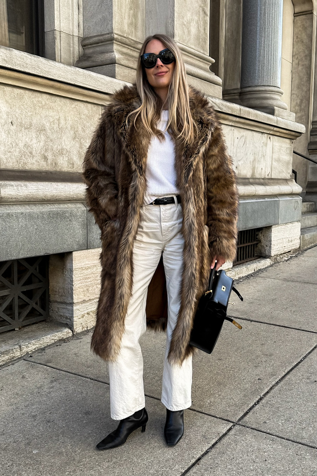 Fashion Jackson faux fur winter jacket white sweater white jeans black boots hermes kelly 32 box sellier black street style Fashion Jackson faux fur winter jacket white sweater white jeans black boots hermes kelly 32 box sellier black street style